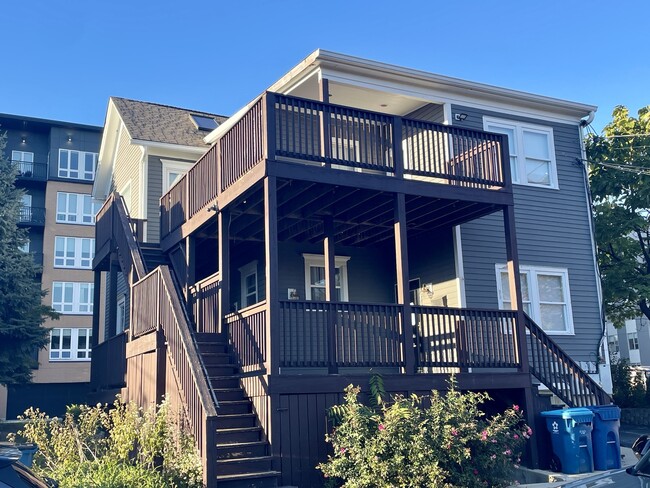 Foto del edificio - 943 Maple Ave