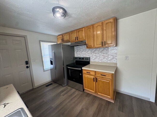 Foto del edificio - Updated 3BR Home on Half Acre in Kingsport, TN