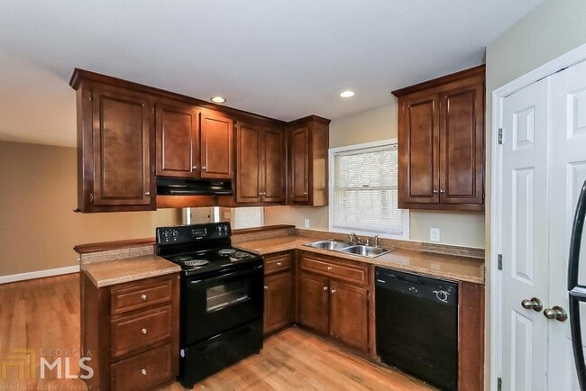 Building Photo - 155 Sweetwater Creek Cove