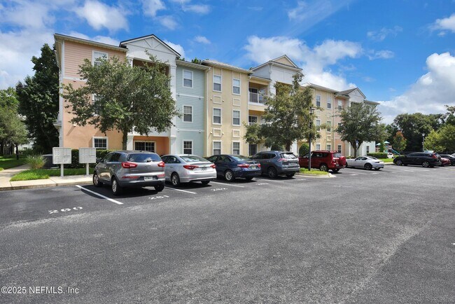 Foto del edificio - 8241 Pelican Landing Rd