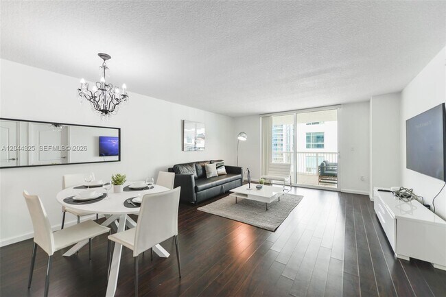 Foto del edificio - 1200 Brickell Bay Dr