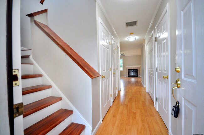 Foto del edificio - 703 Gray Fox Ln