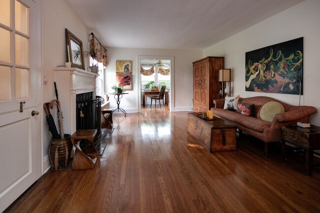 Foto del edificio - 10 Valley View Ave