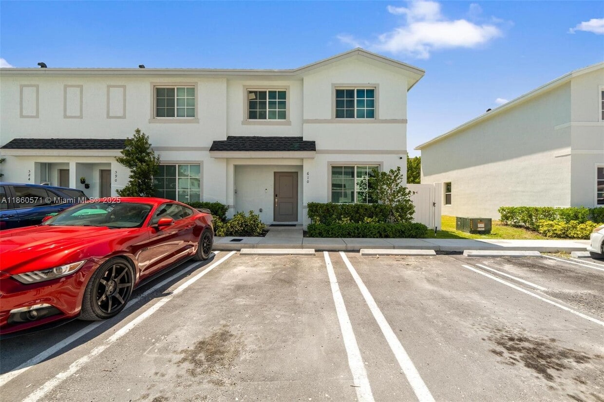 Foto principal - 610 NW 11th St
