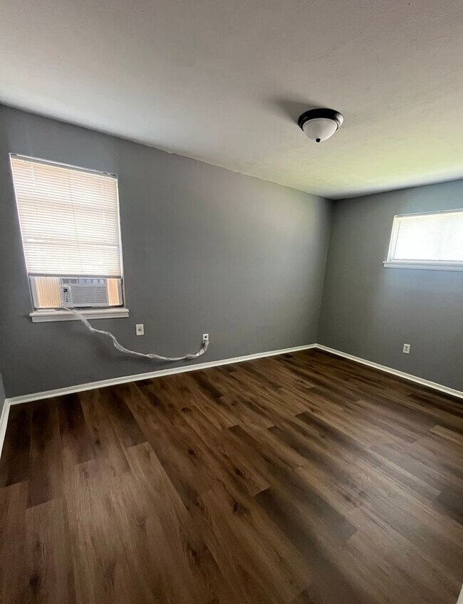 Foto del edificio - 3133-3135 Nathan Ave