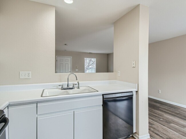Foto del edificio - Evolve Real Estate: AVAILABLE JULY 5, 2026! Bright 2 Bedroom + 1 Car Attached Garage Home!