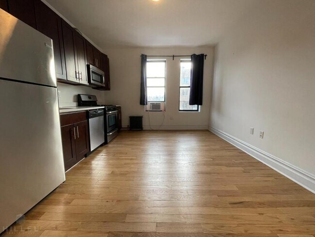 Foto del edificio - 2 bedroom in ASTORIA NY 11106