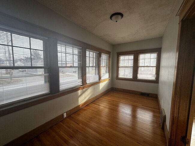 Building Photo - Two Bedroom House Available Now!
