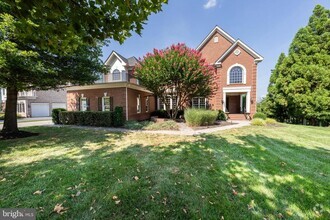 Building Photo - 18852 Ridgeback Ct