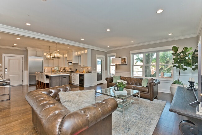 Building Photo - 4753 N Hamilton Ave