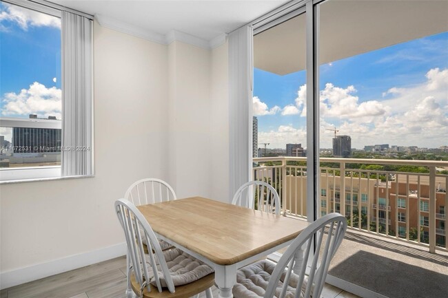 Dining Area - 2000 N Bayshore Dr