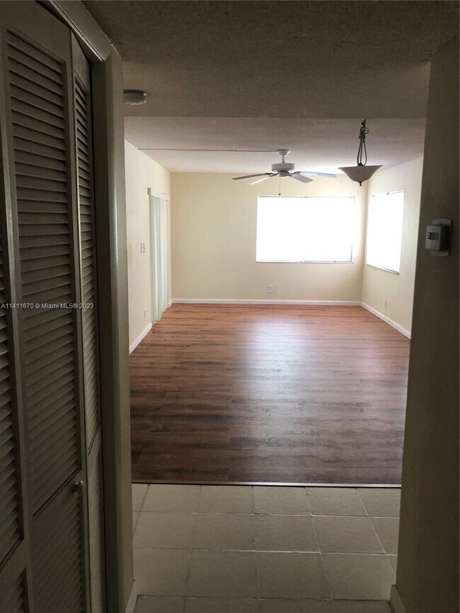 Foto del edificio - 153 Lakeview Dr