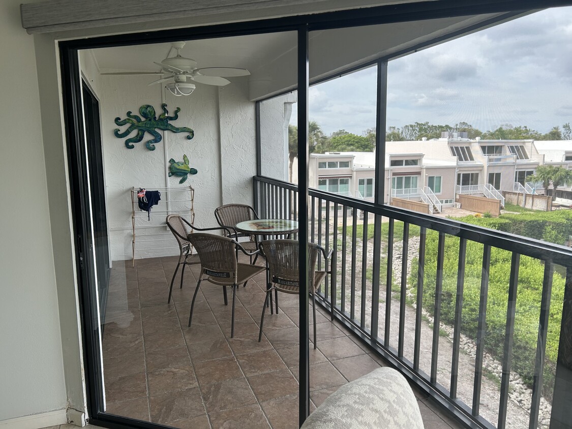 Building Photo - 3801 E Bay Dr