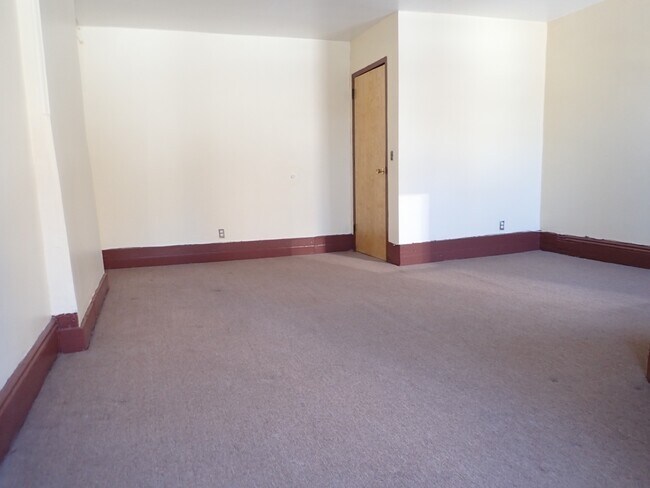 Building Photo - 222 Albany Ave