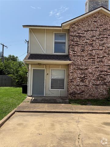 Building Photo - 728 Bluebonnet Dr