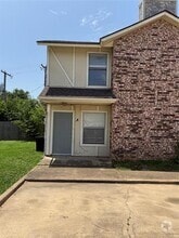 Building Photo - 728 Bluebonnet Dr