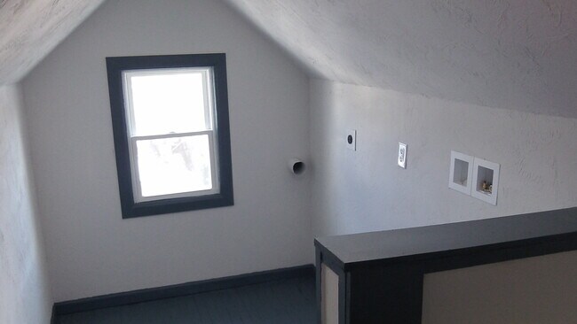 washerdryerhookup - 215 Willow St