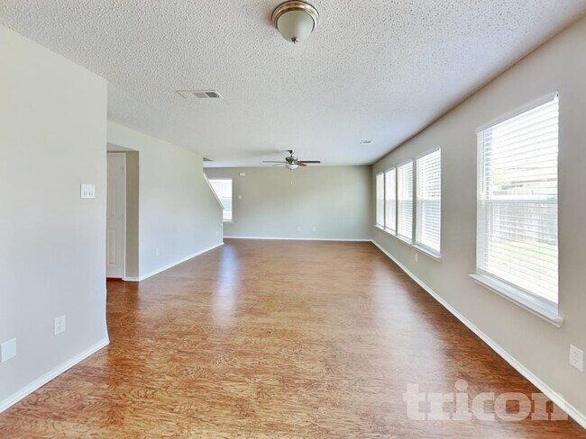 Foto del edificio - 3620 Mountain Ranch Rd