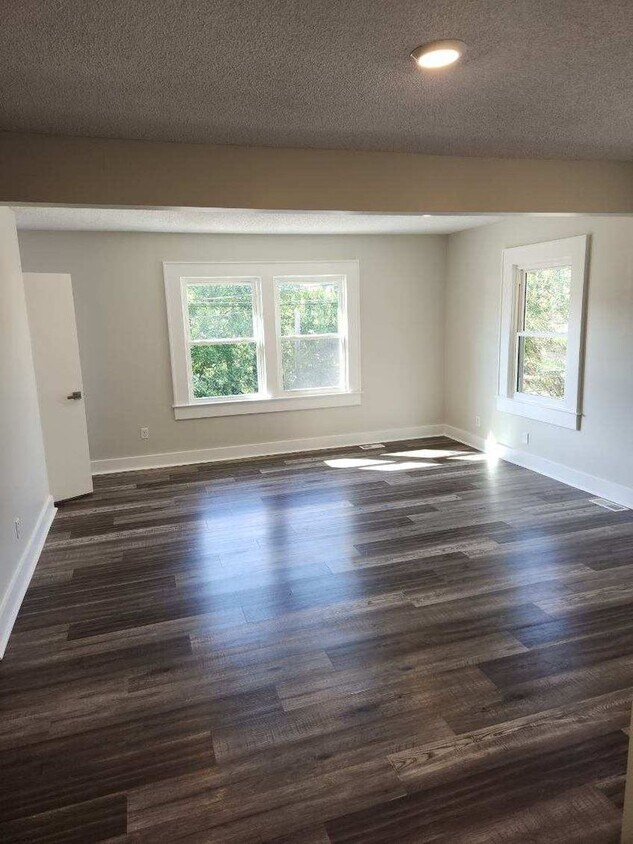 Primary Photo - 3 bedroom house for rent- Available Now