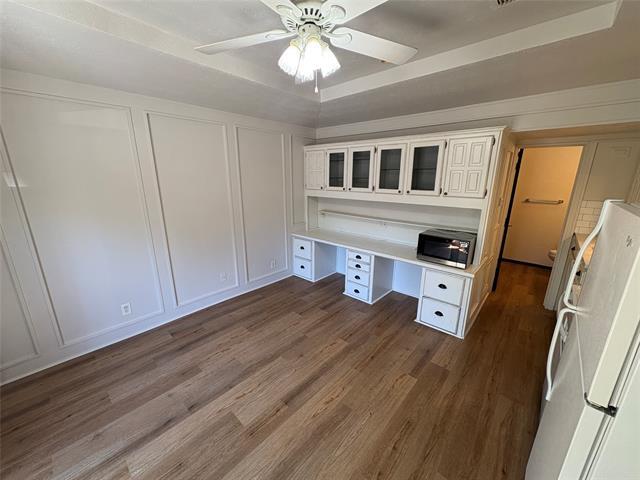 Building Photo - 900 N Austin St