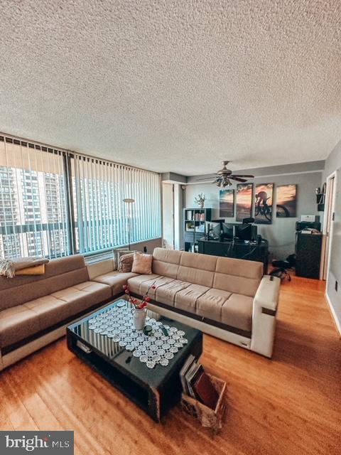 Foto del edificio - 3705 S George Mason Dr