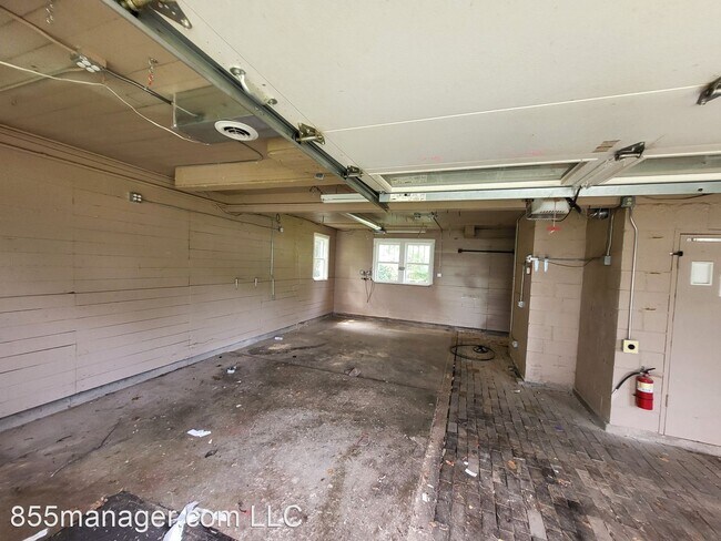 Building Photo - 4 br, 1 bath House - 1141 Dye Rd