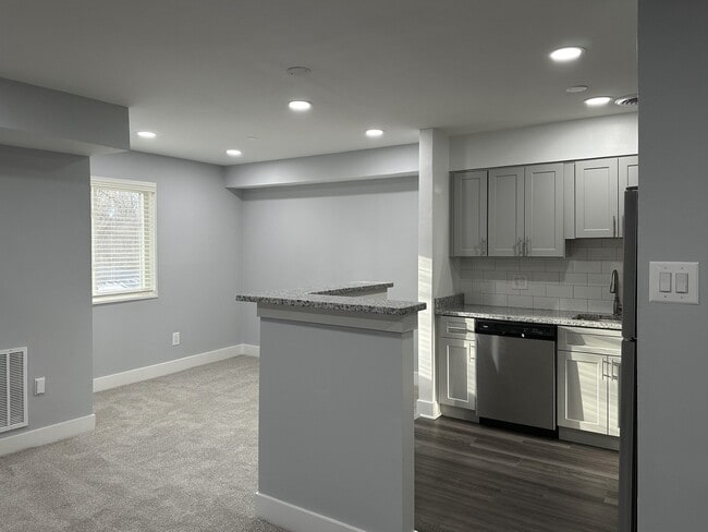 Building Photo - Tysons Glen Apartments and Townhomes