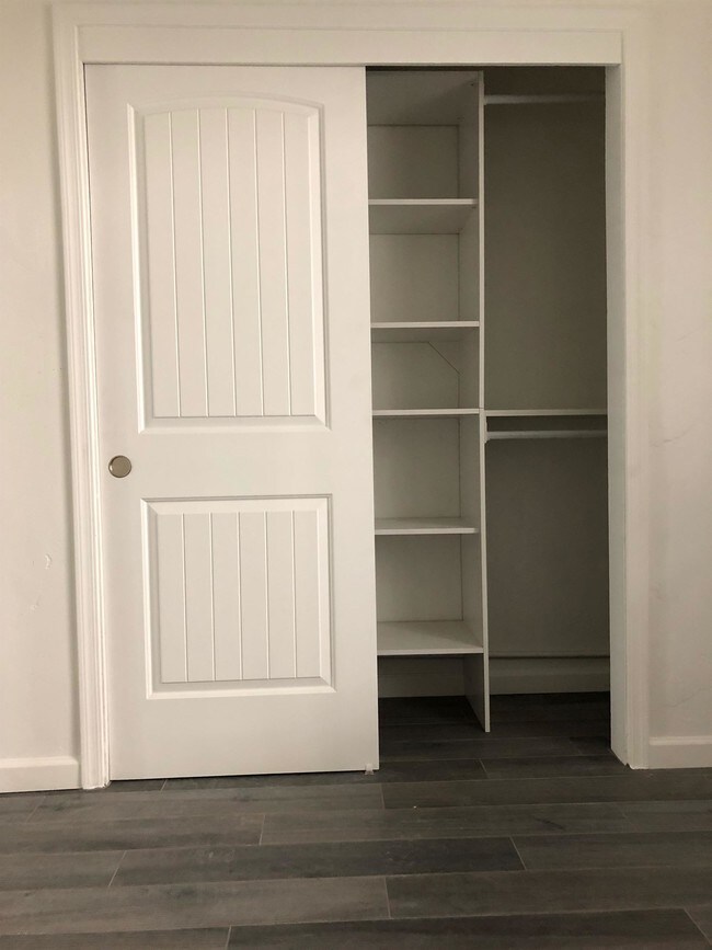 Foto del edificio - 7102 E Oak St
