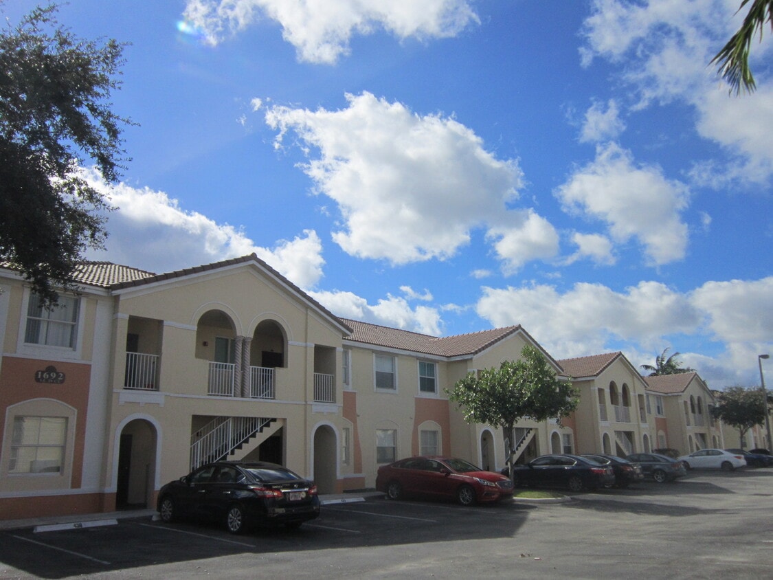 Primary Photo - 1652 SE 28th St