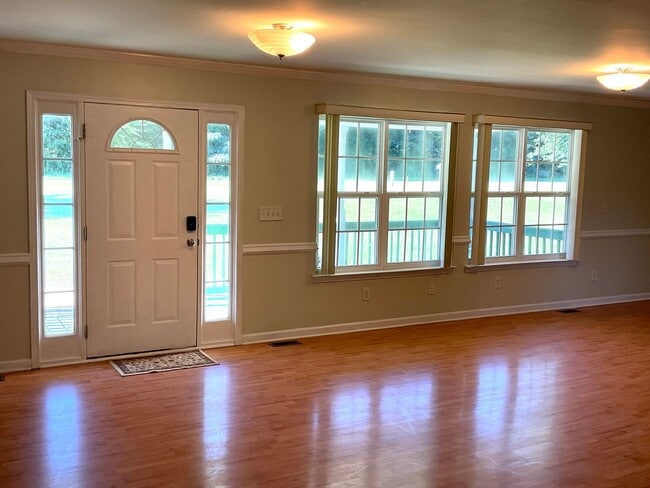 Building Photo - Home with 2 Car Garage