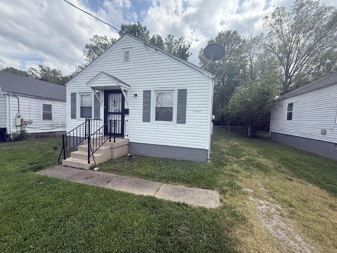2 bedroom, 1 bathroom house on W Kentucky Street - 2 bedroom, 1 bathroom house on W Kentucky Street