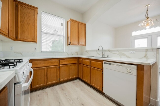 Building Photo - Honey, I’m Home! This Lovely 3 Bedroom, Two-Story Home Is Located In Summerlin.