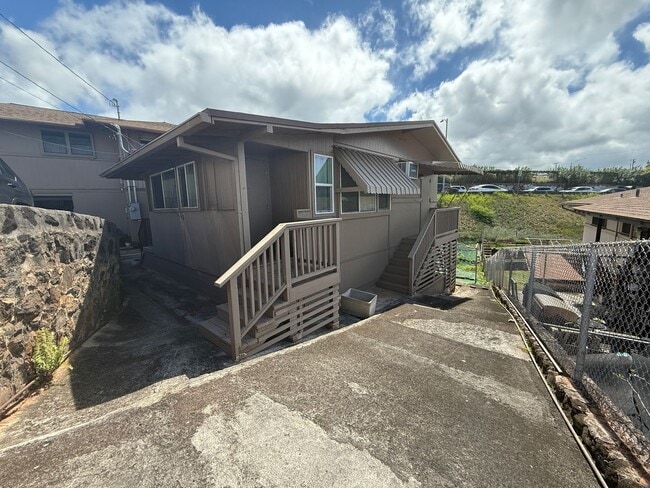 Building Photo - Aiea 3-bedroom 2 bath with 1 assigned parking