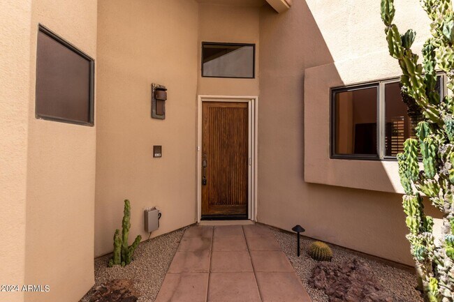 Building Photo - 7740 E Gainey Ranch Rd