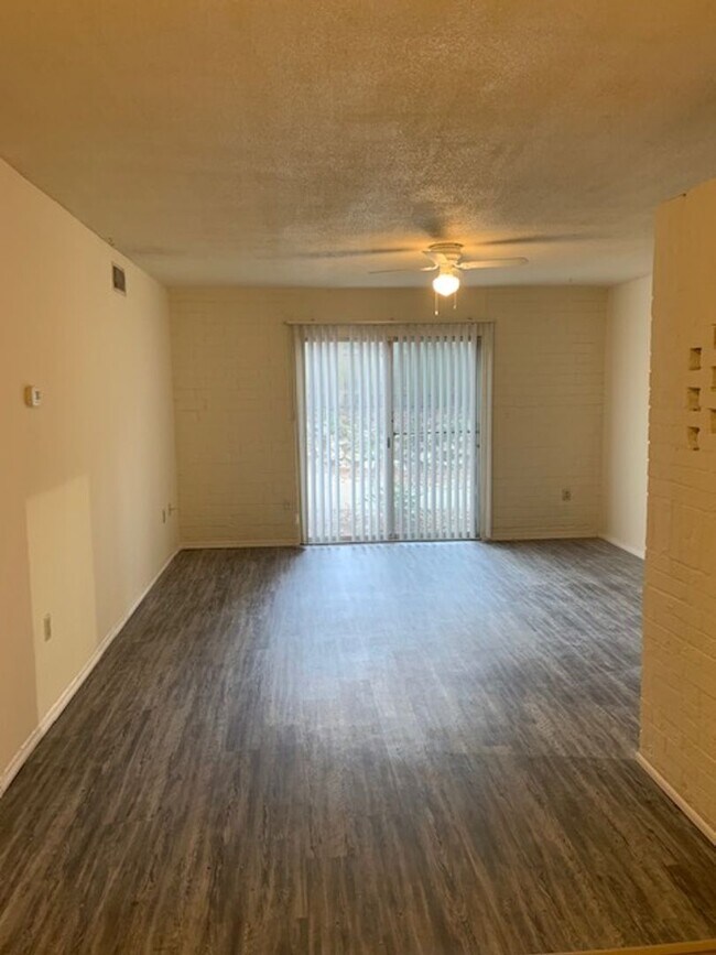 Building Photo - 1700 SW 16th Ct