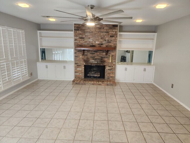 Building Photo - Remodeled Corner Lot, Large Backyard With ...