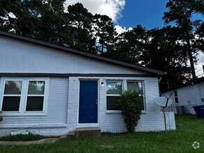 Building Photo - 736 Vicki Dr