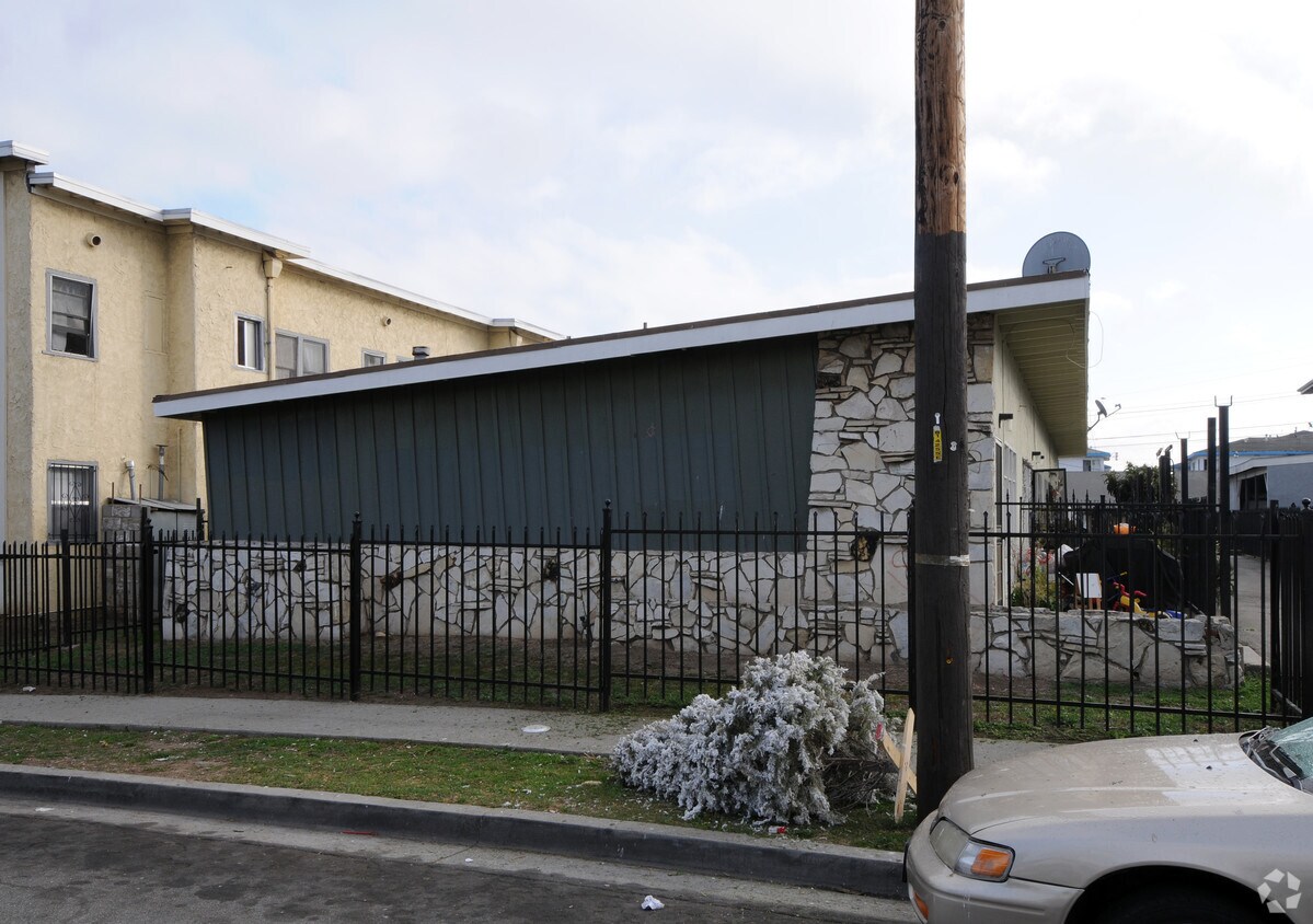 Building Photo - 11730-11734 Budlong Ave