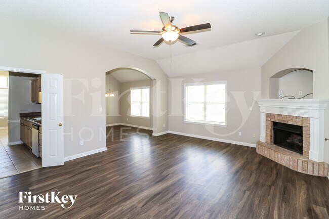 Foto del edificio - 4980 Rivercrest Ln