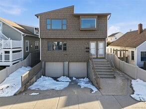 Building Photo - 360 W Fulton St