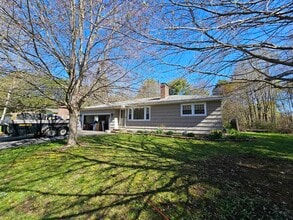 Building Photo - 10 Richards Dr