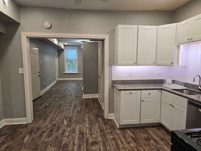 Foto del edificio - 1328 W 19th St