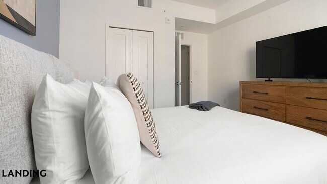 Building Photo - 2250 McGregor Blvd