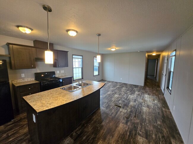 Foto del edificio - 6001 E Maple