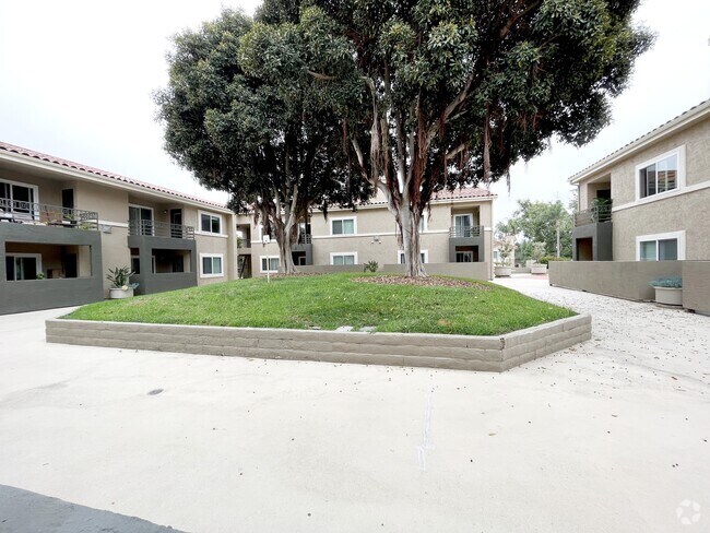 Building Photo - 7545 Charmant Dr