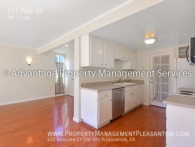 Building Photo - 753 Pine St