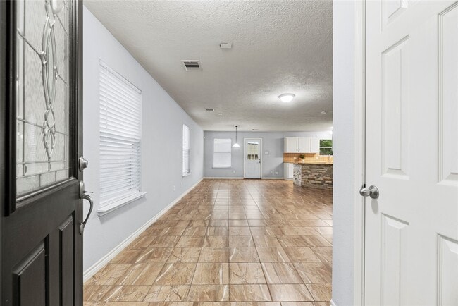 Building Photo - 526 Silky Leaf Dr
