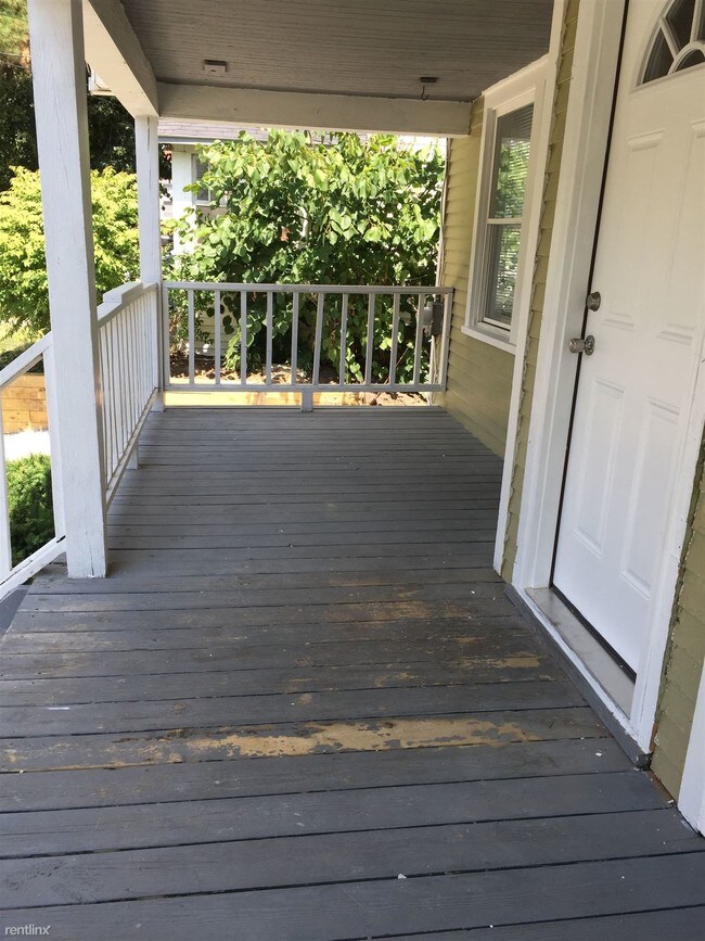 Foto del edificio - 5 br, 2 bath House - 417 Eldred St