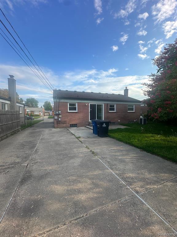 Building Photo - 32720 Grandview Ave