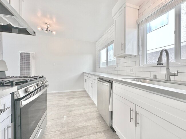 Foto del edificio - 1676 Manning Ave